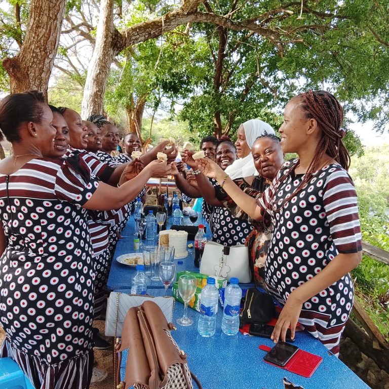 Wanawake wa NIMR Waadhimisha Siku ya Wanawake Duniani kwa Kuwasaidia Watoto Yatima.