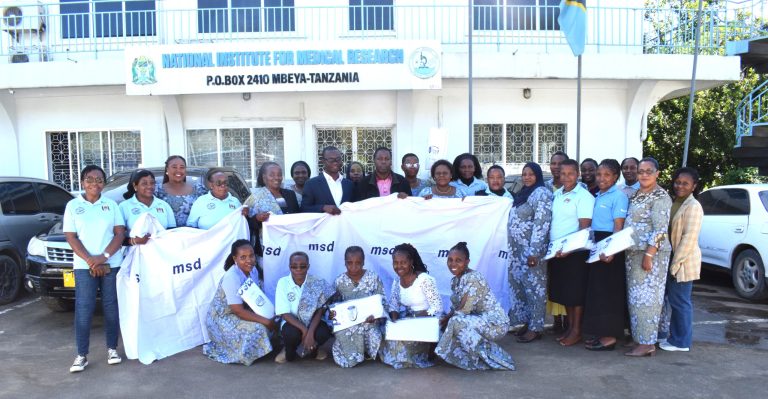 Wanawake wa NIMR Mbeya Watoa Zawadi kwa Kliniki za Utafiti wa Afya Kusaidia Washiriki